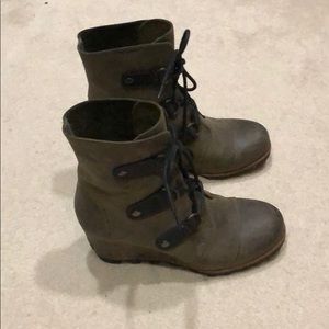 Sorel Joan of Arctic Wedge Boots - 9.5